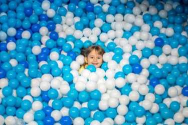 Obóz młodzieżowy, „NADMORSKI MEGA FUN” : 3 wycieczki - Pomerania Fun Park, lasertag, archery tag, holi dodatkowo: park linowy, paddleboard, kolonia 7-10 obóz 11-14 lat